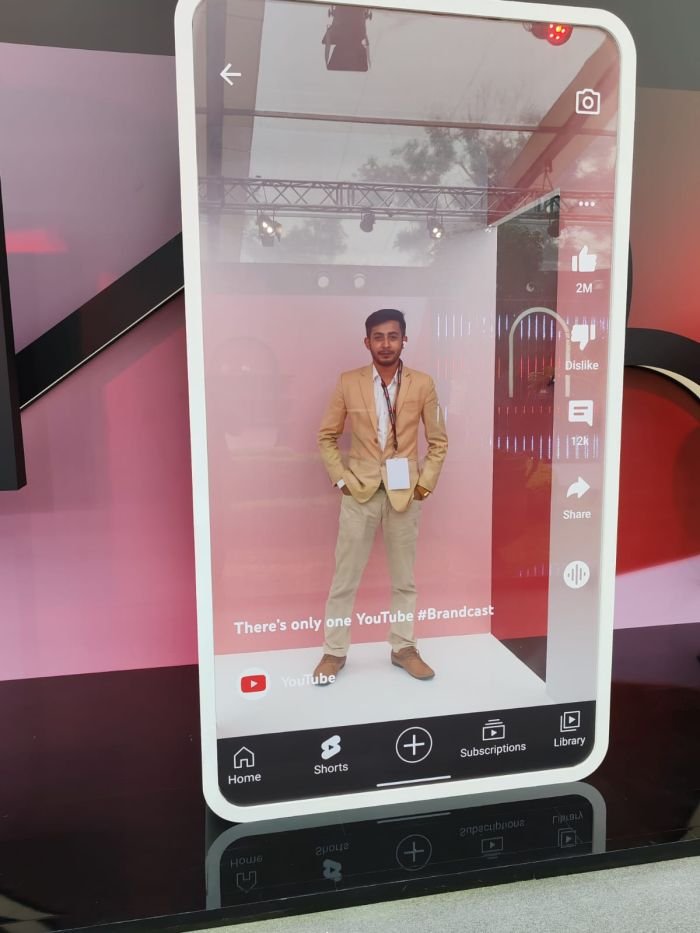 Live event photo gallery on display screen